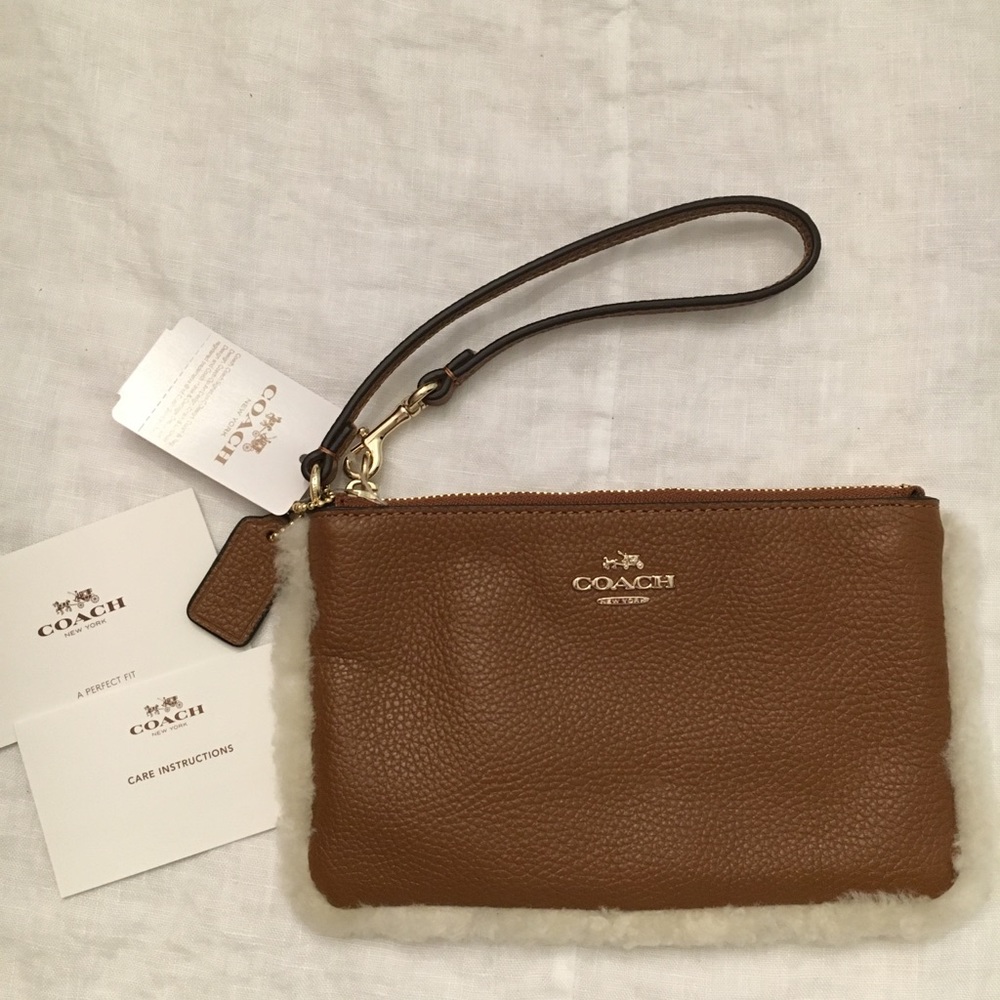 NWT Coach Pebble Lg Wristlet Fur Trim